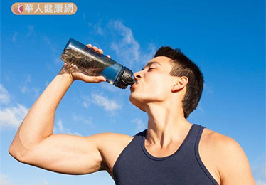 運動莫忘補水！營養師教做運動飲料