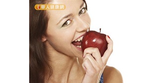 PM2.5紅害！多吃番茄、蘋果5類食物抗肺癌